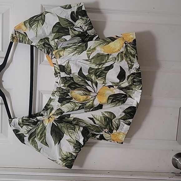 H&M WOMEN'S GREEN YELLOW AND WHITE LEMON CROP TOP PUFF SLEEVE SIZE LARGE - Picture 2 of 7